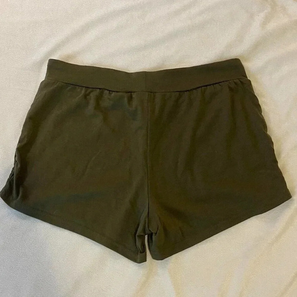 No Boundaries Olive Green Lace Front Beaded Drawstring Shorts Women's Size Small - Picture 2 of 5